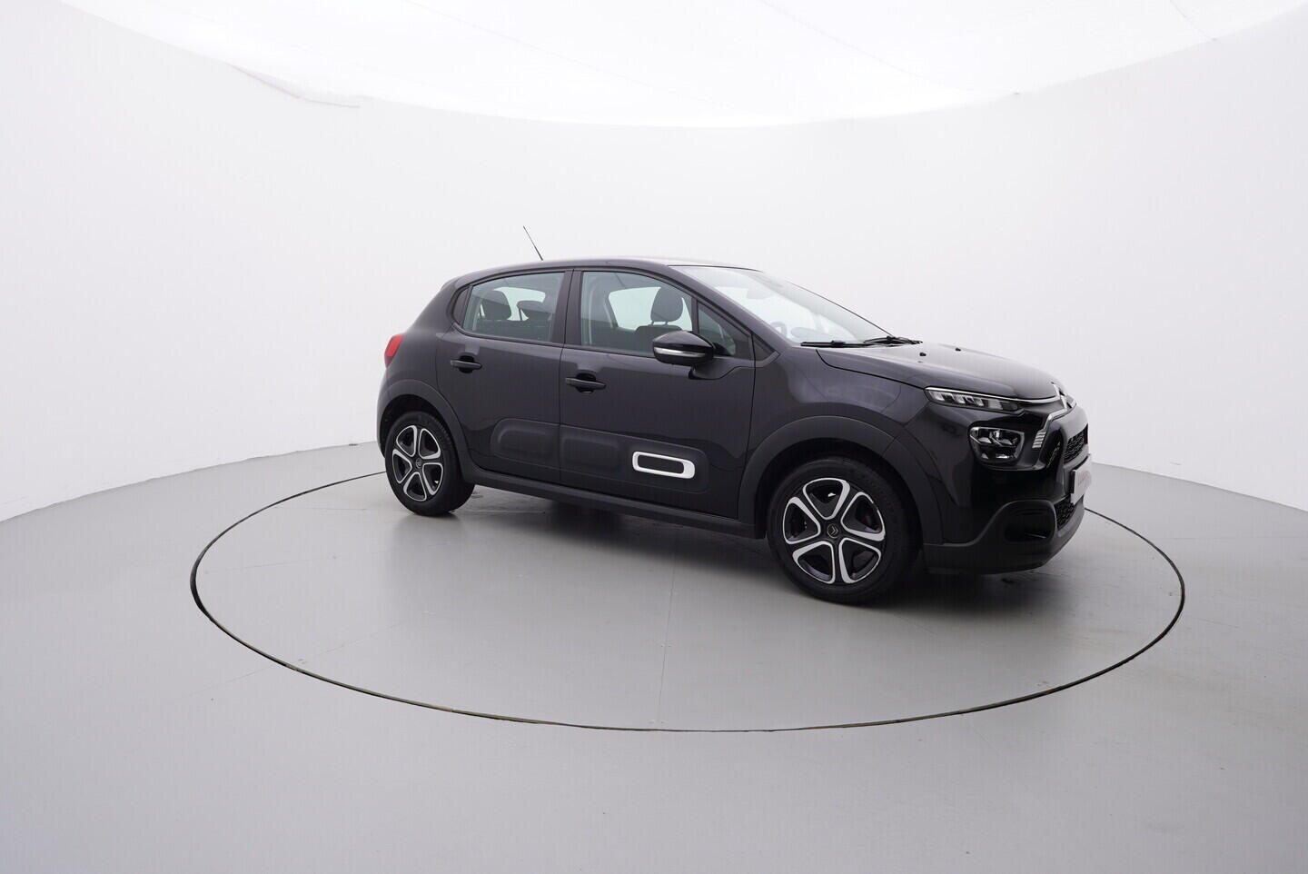 OZ190V01428_16.webp_C3 FEEL Black Edition 1.2  60 kW manuál, DPH