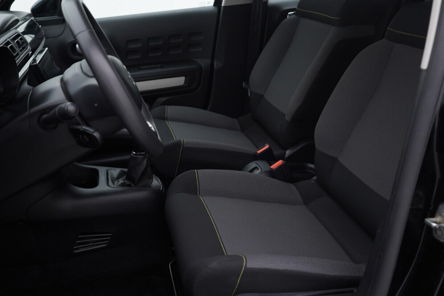 OZ190V01428_22.webp_C3 FEEL Black Edition 1.2  60 kW manuál, DPH