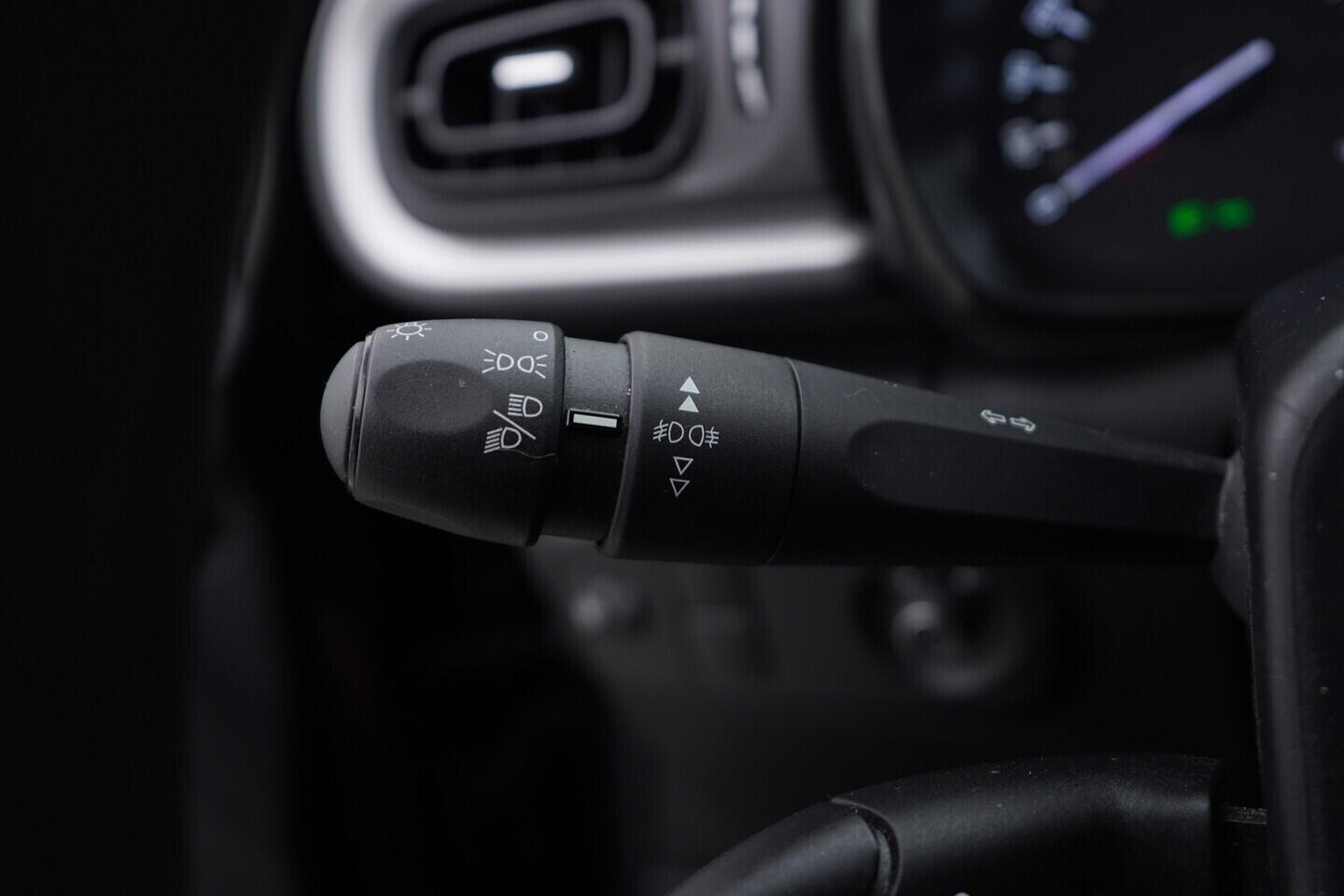 OZ190V01428_23.webp_C3 FEEL Black Edition 1.2  60 kW manuál, DPH