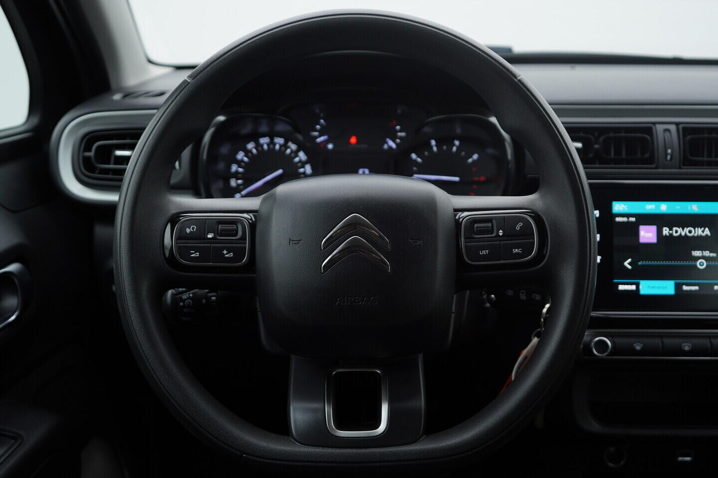 OZ190V01428_26.webp_C3 FEEL Black Edition 1.2  60 kW manuál, DPH