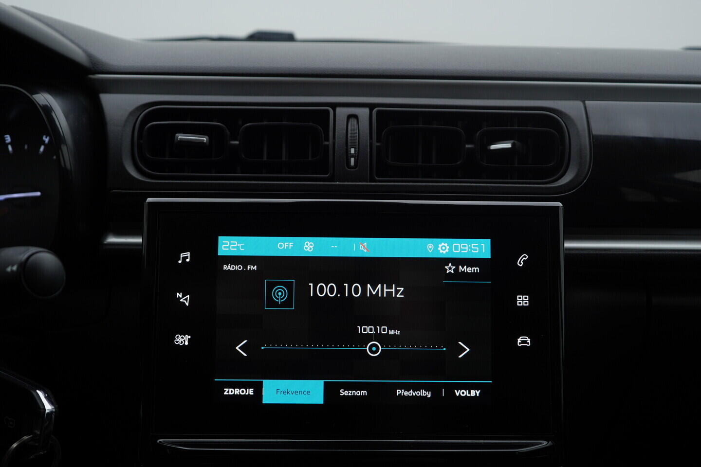 OZ190V01428_30.webp_C3 FEEL Black Edition 1.2  60 kW manuál, DPH