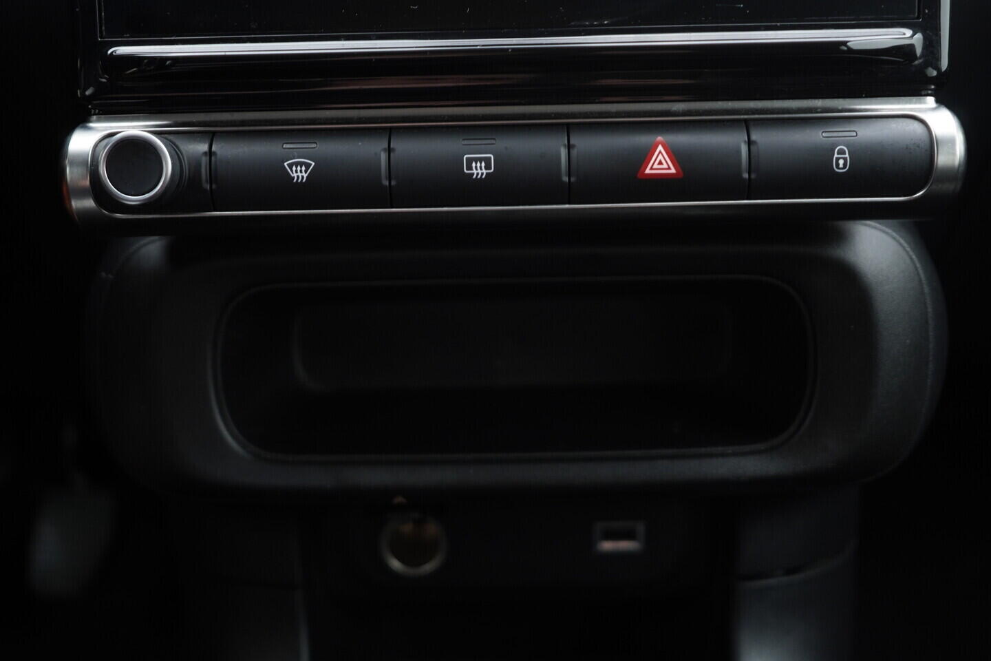 OZ190V01428_33.webp_C3 FEEL Black Edition 1.2  60 kW manuál, DPH