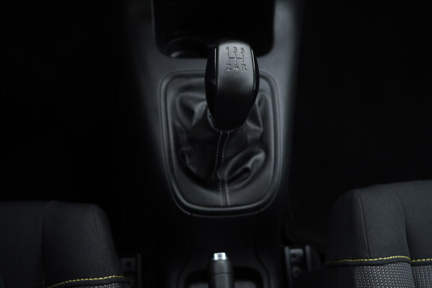 OZ190V01428_34.webp_C3 FEEL Black Edition 1.2  60 kW manuál, DPH