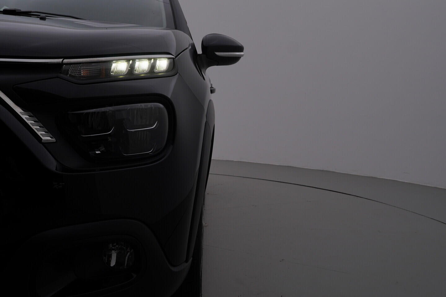 OZ190V01428_37.webp_C3 FEEL Black Edition 1.2  60 kW manuál, DPH