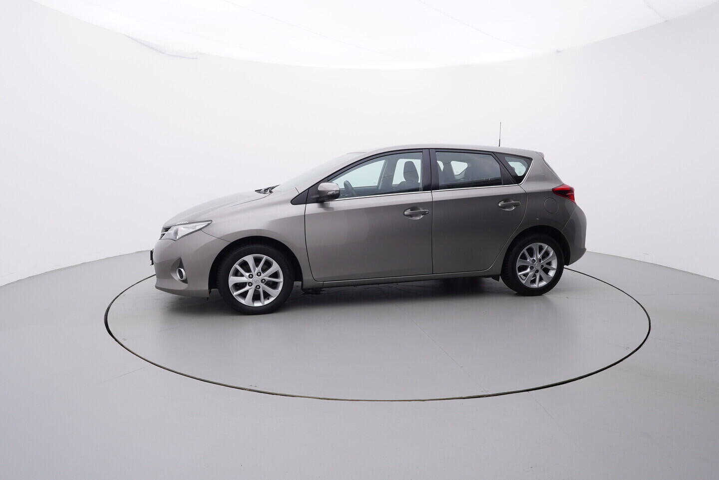 OZ190V01432_11.webp_AURIS Life+ 1.6  97 kW manuál