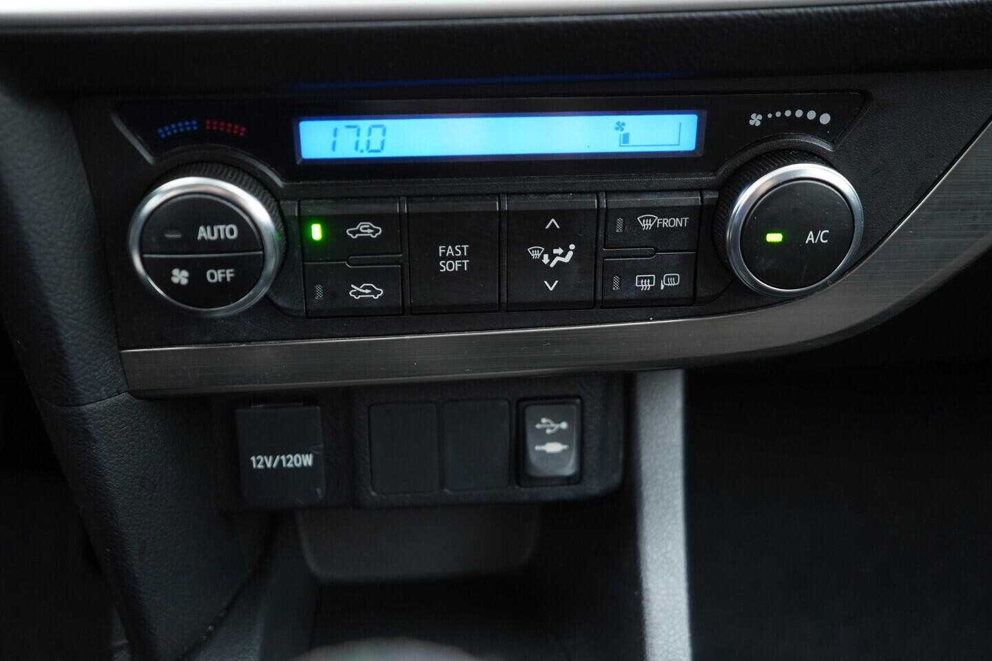 OZ190V01432_31.webp_AURIS Life+ 1.6  97 kW manuál