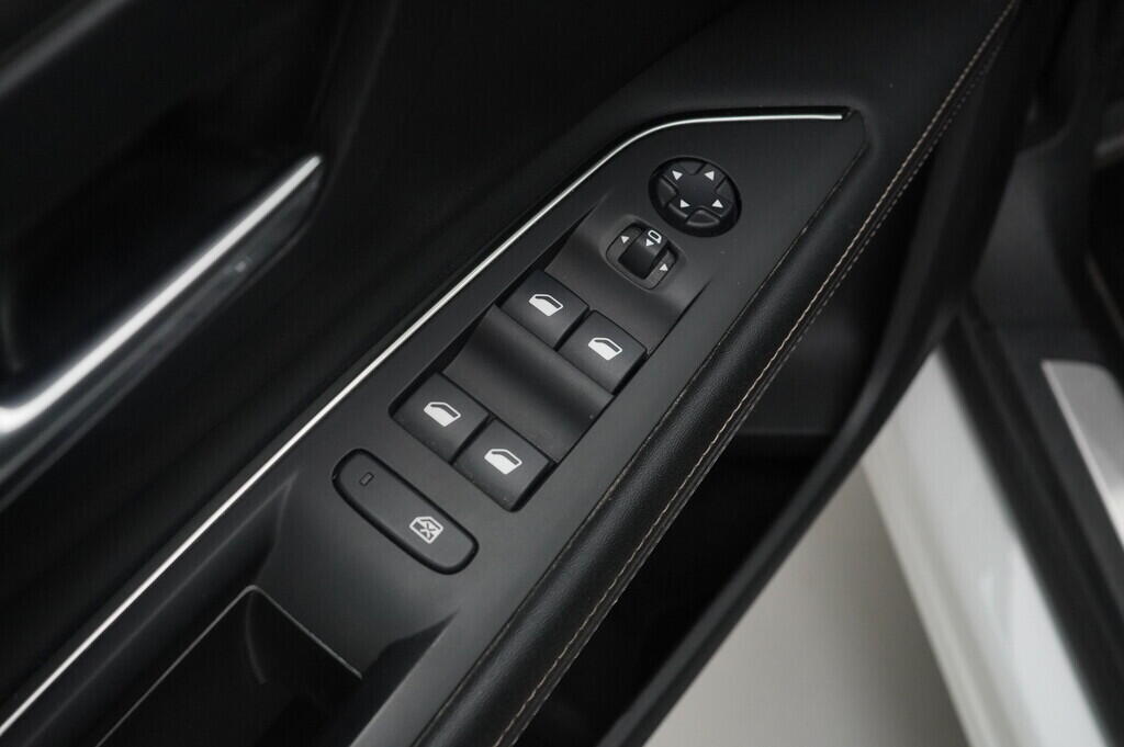 OZ190V01434_18.webp_3008 GT Line 2.0 BlueHDi 130 kW automat, DPH