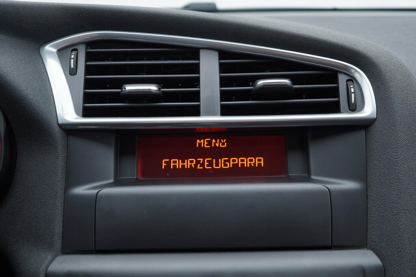 OZ190V01438_26.webp_C4  1.4  70 kW manuál
