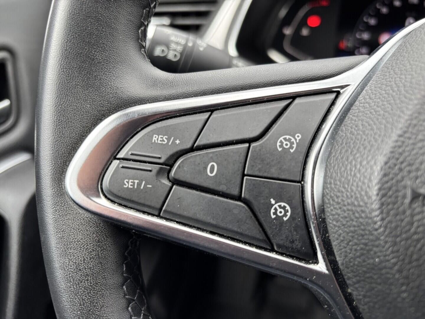 OZ190V01439_25.webp_CAPTUR Intens 1.0 TCe _ kW manuál