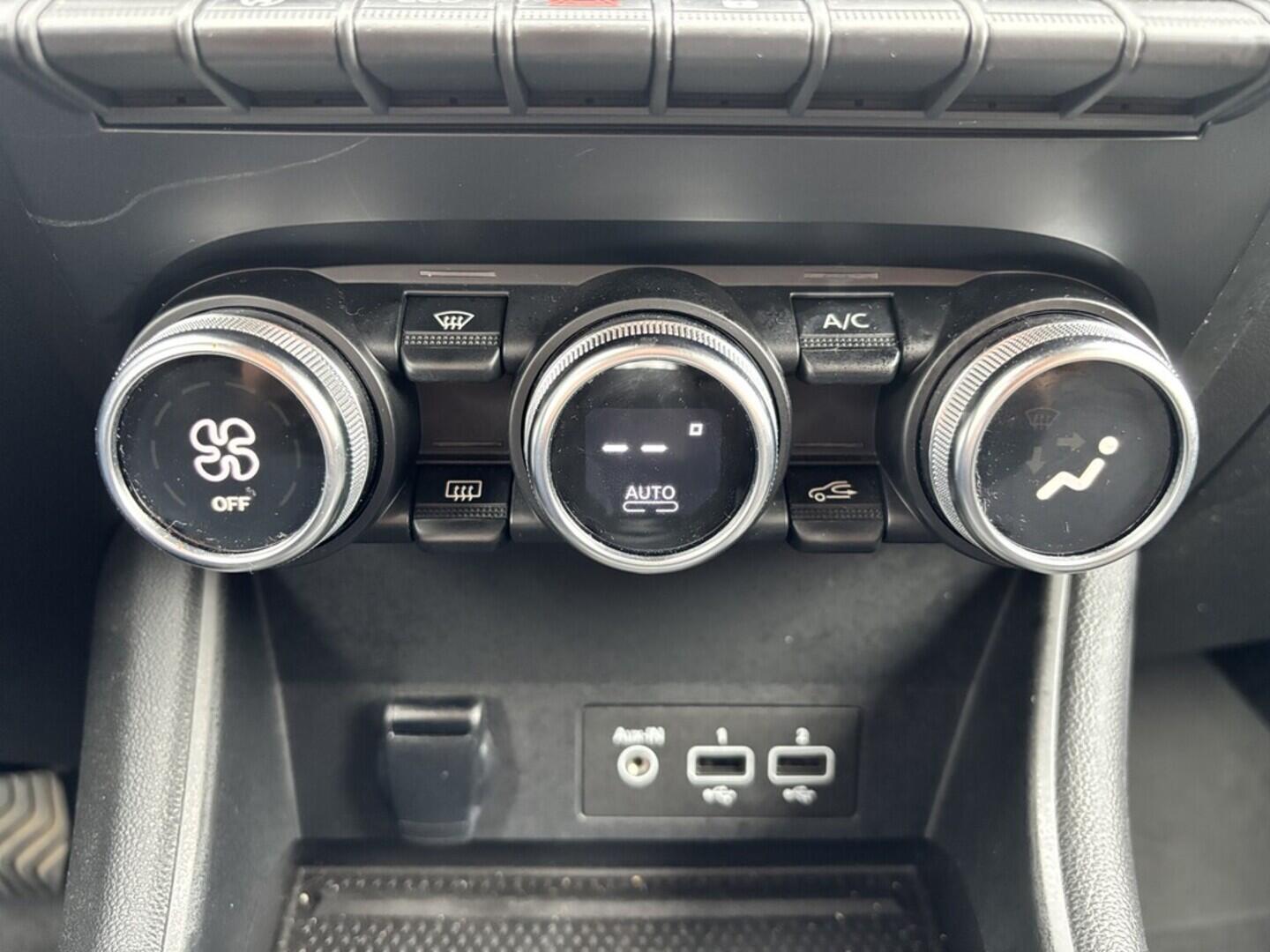 OZ190V01439_36.webp_CAPTUR Intens 1.0 TCe _ kW manuál