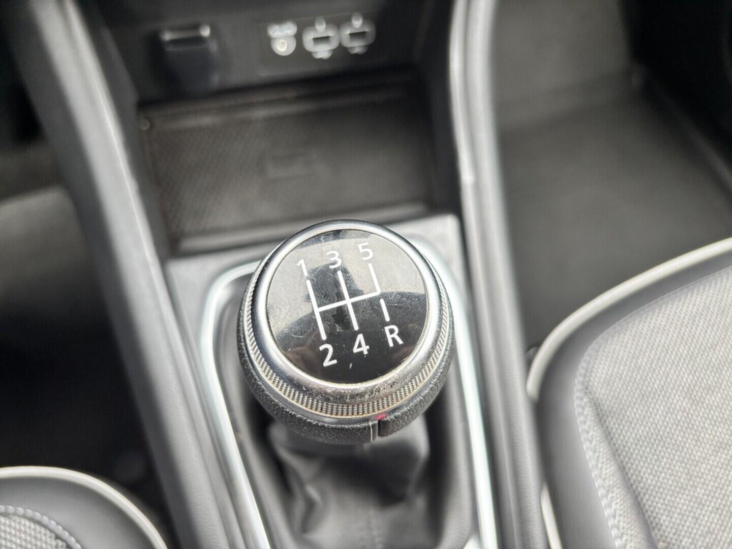 OZ190V01439_37.webp_CAPTUR Intens 1.0 TCe _ kW manuál