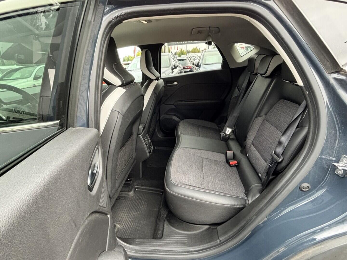 OZ190V01439_39.webp_CAPTUR Intens 1.0 TCe _ kW manuál