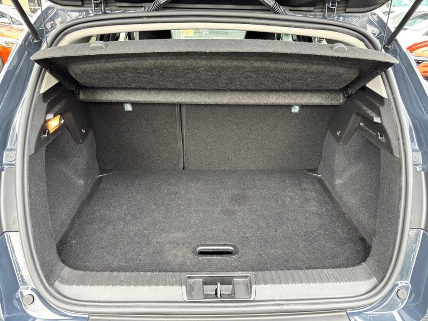 OZ190V01439_40.webp_CAPTUR Intens 1.0 TCe _ kW manuál