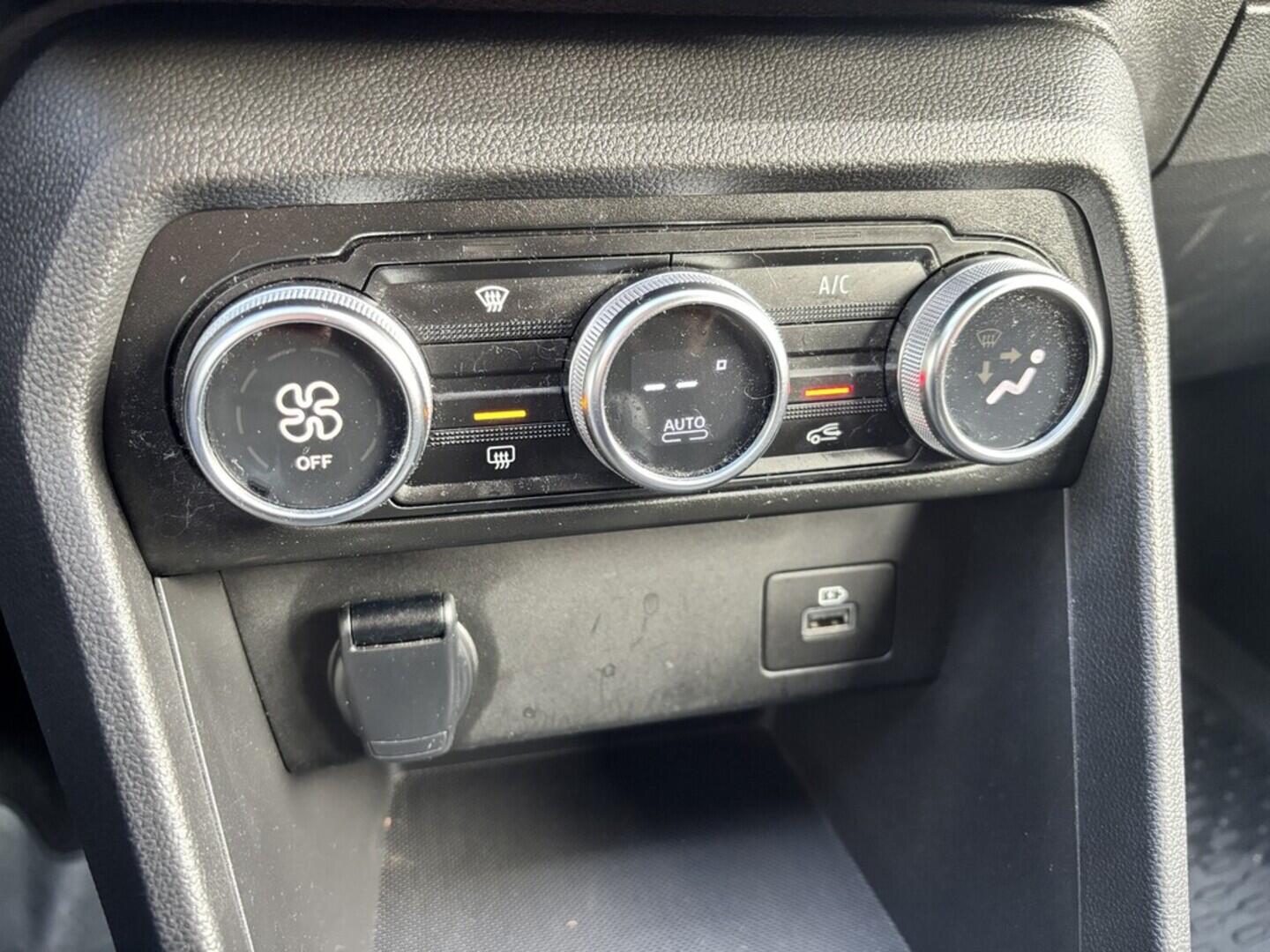 OZ190V01444_35.webp_SANDERO  1.0             67 kW automat
