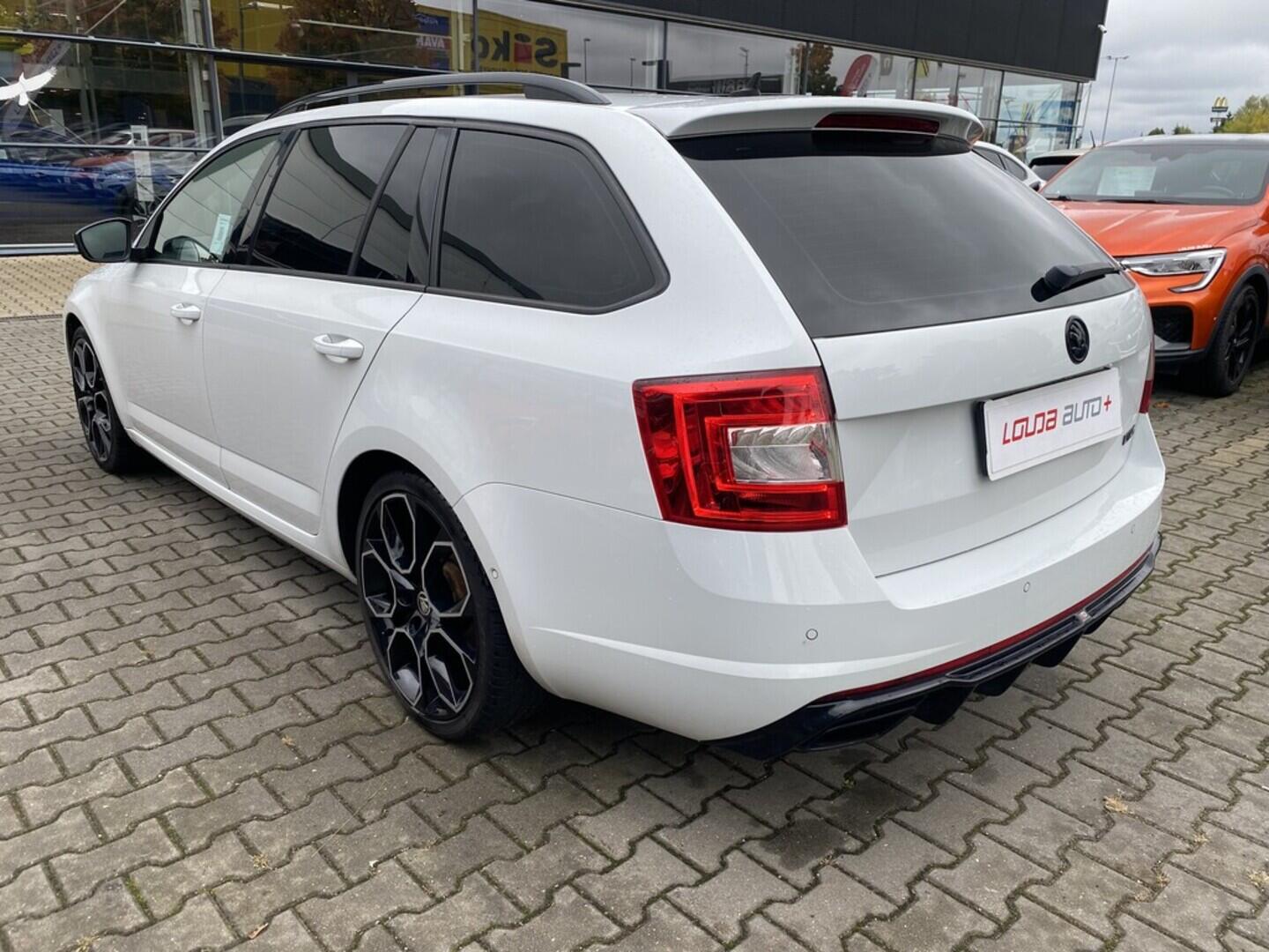 OZ190V01445_16.webp_OCTAVIA RS 230 2.0 TSI 169 kW manuál
