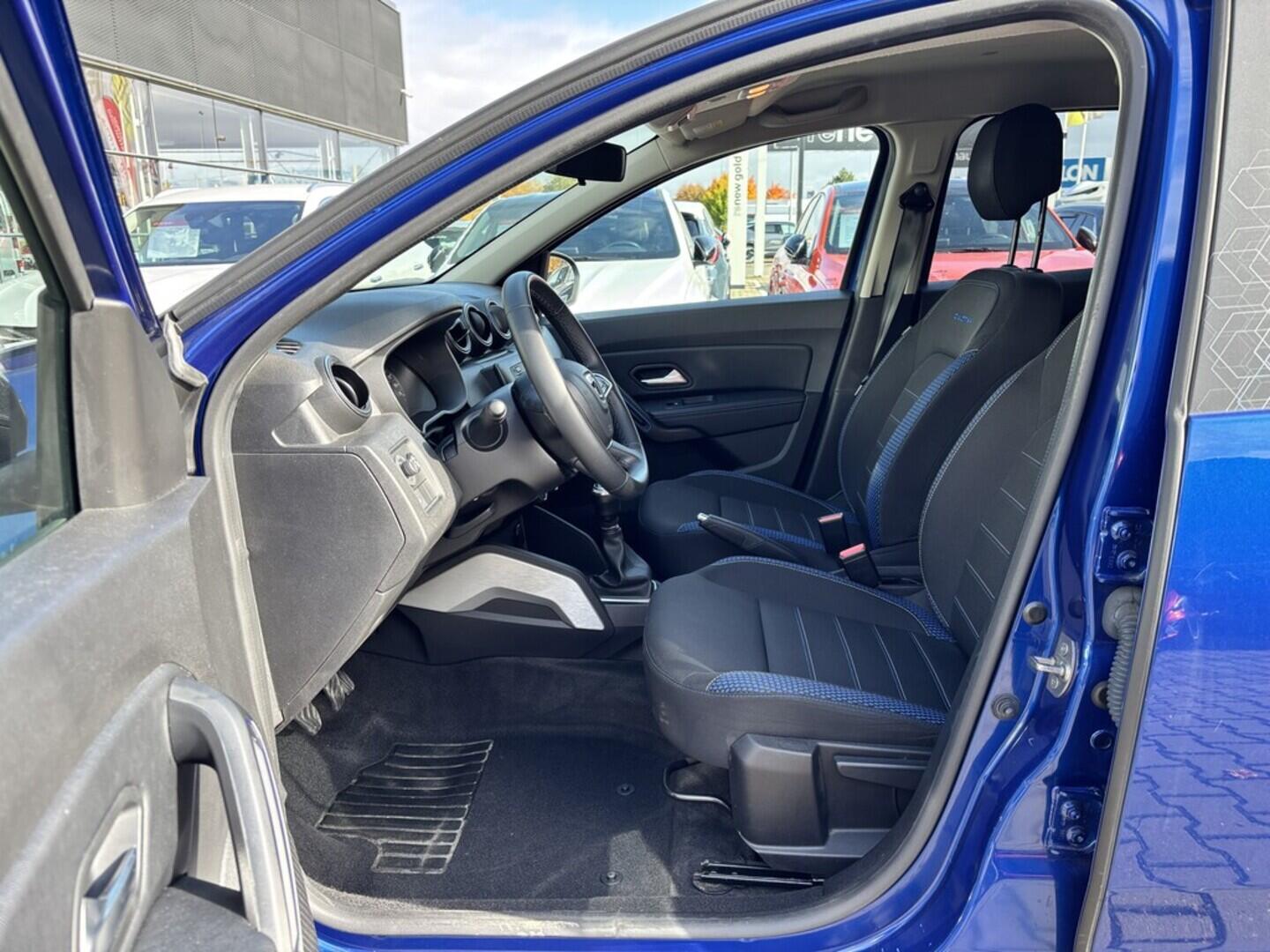 OZ190V01460_18.webp_DUSTER Celebration 1.0  74 kW manuál