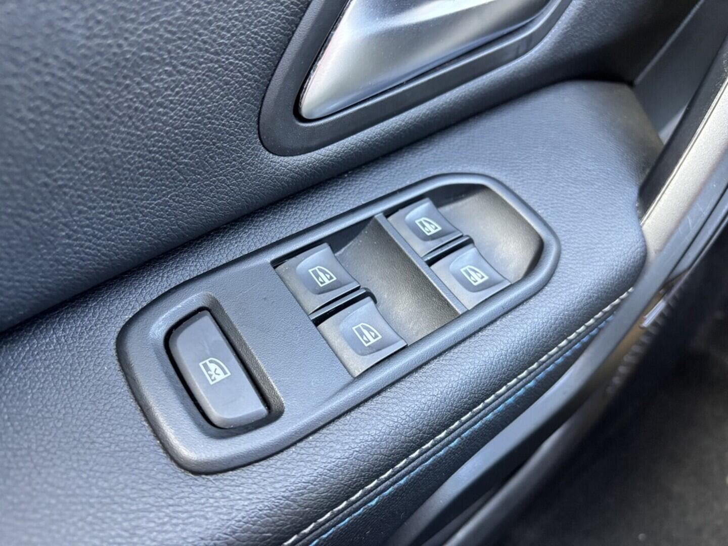 OZ190V01460_21.webp_DUSTER Celebration 1.0  74 kW manuál