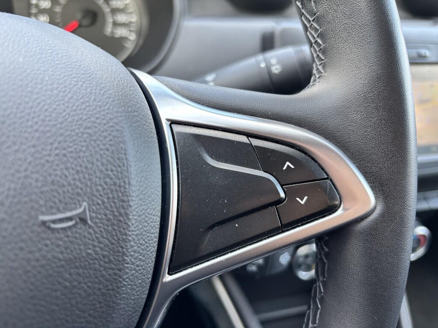 OZ190V01460_26.webp_DUSTER Celebration 1.0  74 kW manuál