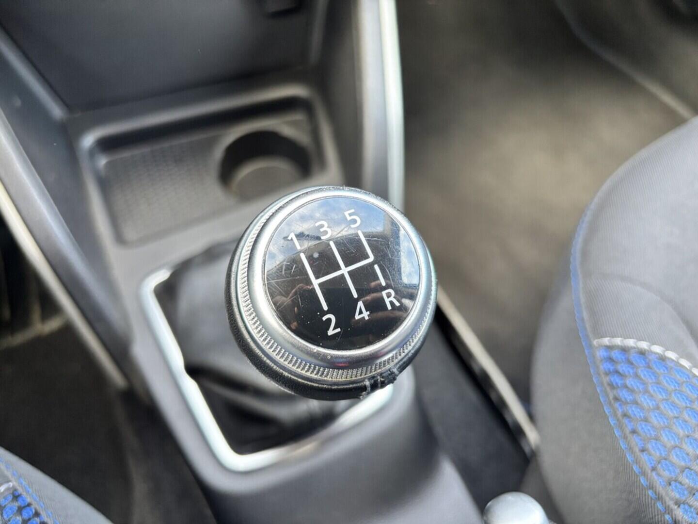 OZ190V01460_35.webp_DUSTER Celebration 1.0  74 kW manuál