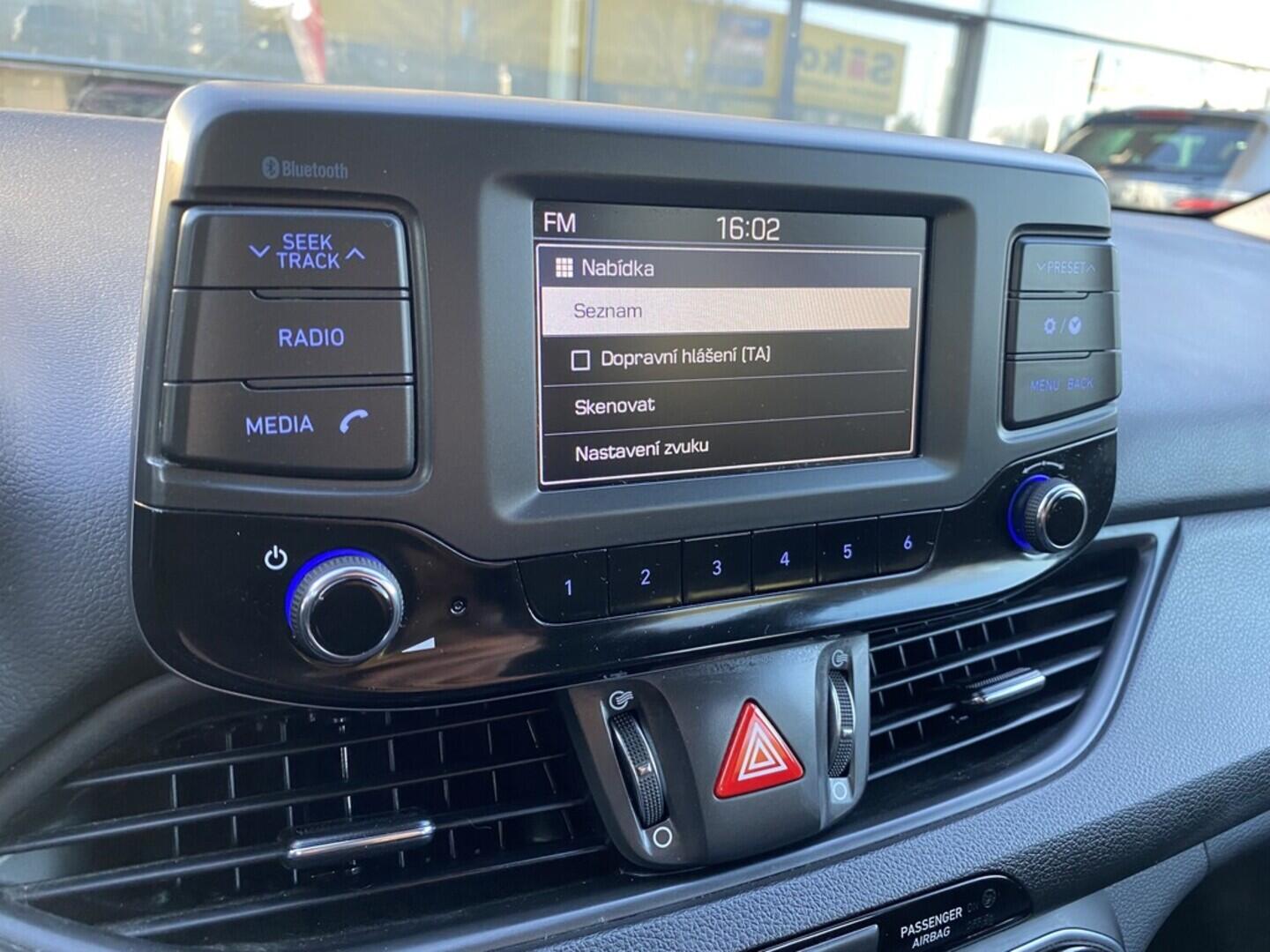 OZ190V01464_28.webp_I30 start 1.0  88 kW manuál