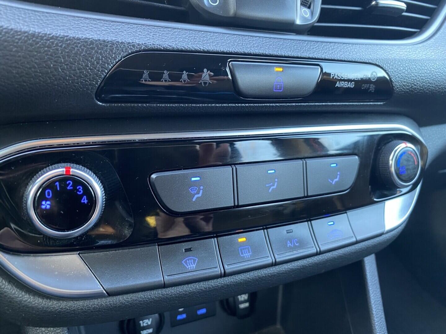 OZ190V01464_31.webp_I30 start 1.0  88 kW manuál