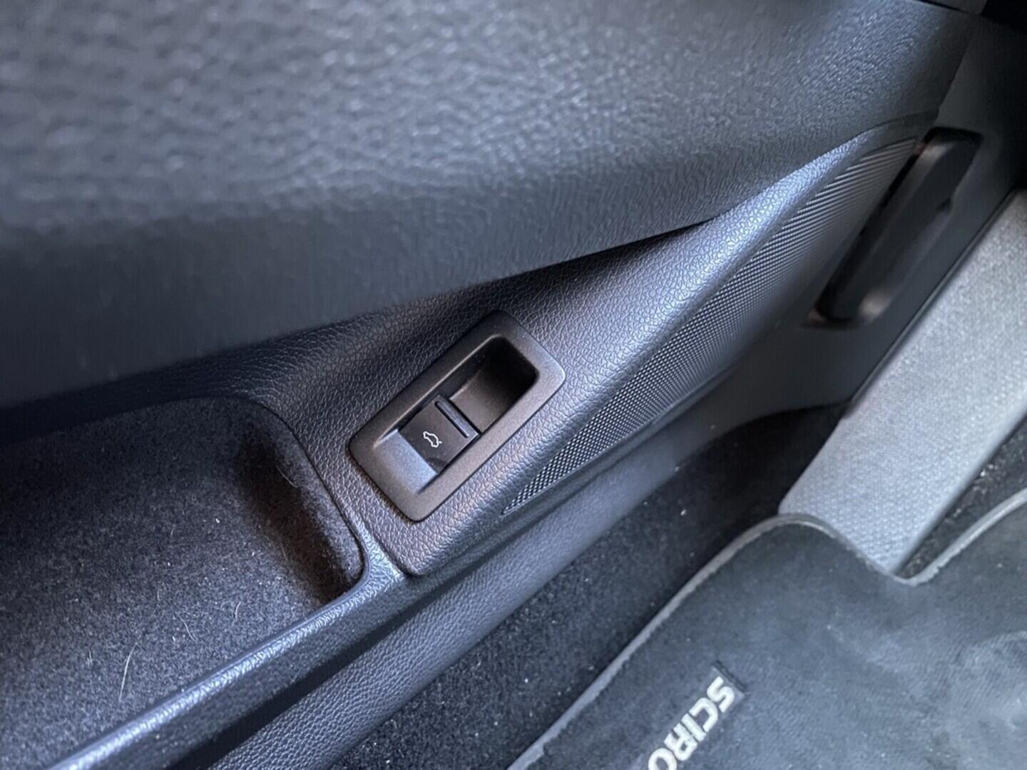 OZ190V01466_22.webp_SCIROCCO  1.4 TSI 90 kW manuál