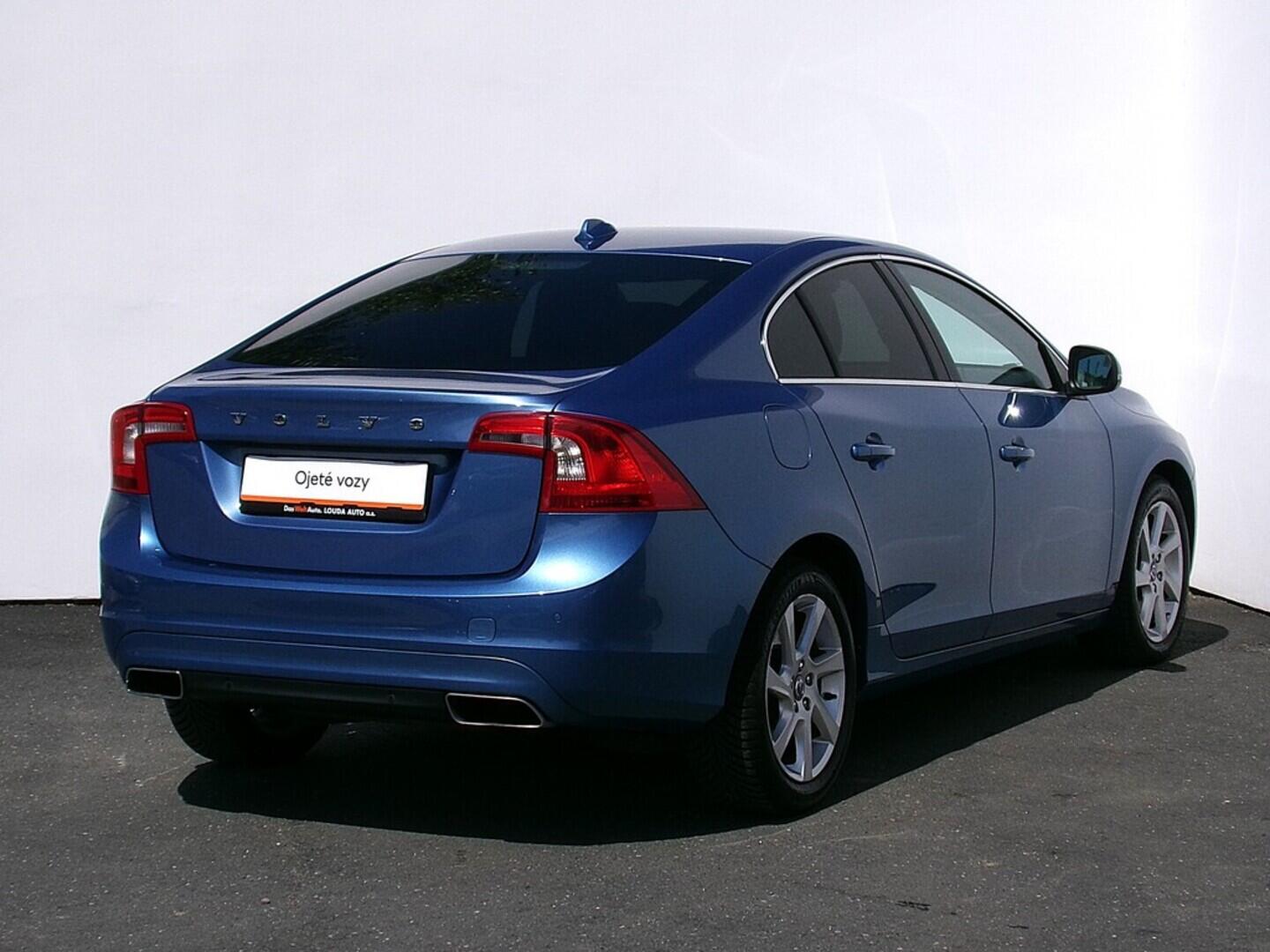 OZ190V01472_11.webp_S60 Momentum 2.4  158 kW automat, DPH