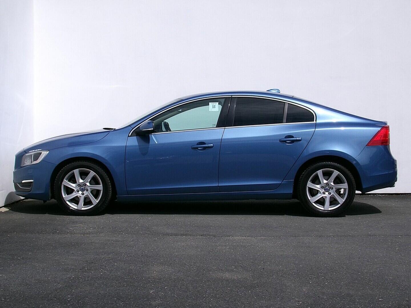 OZ190V01472_12.webp_S60 Momentum 2.4  158 kW automat, DPH