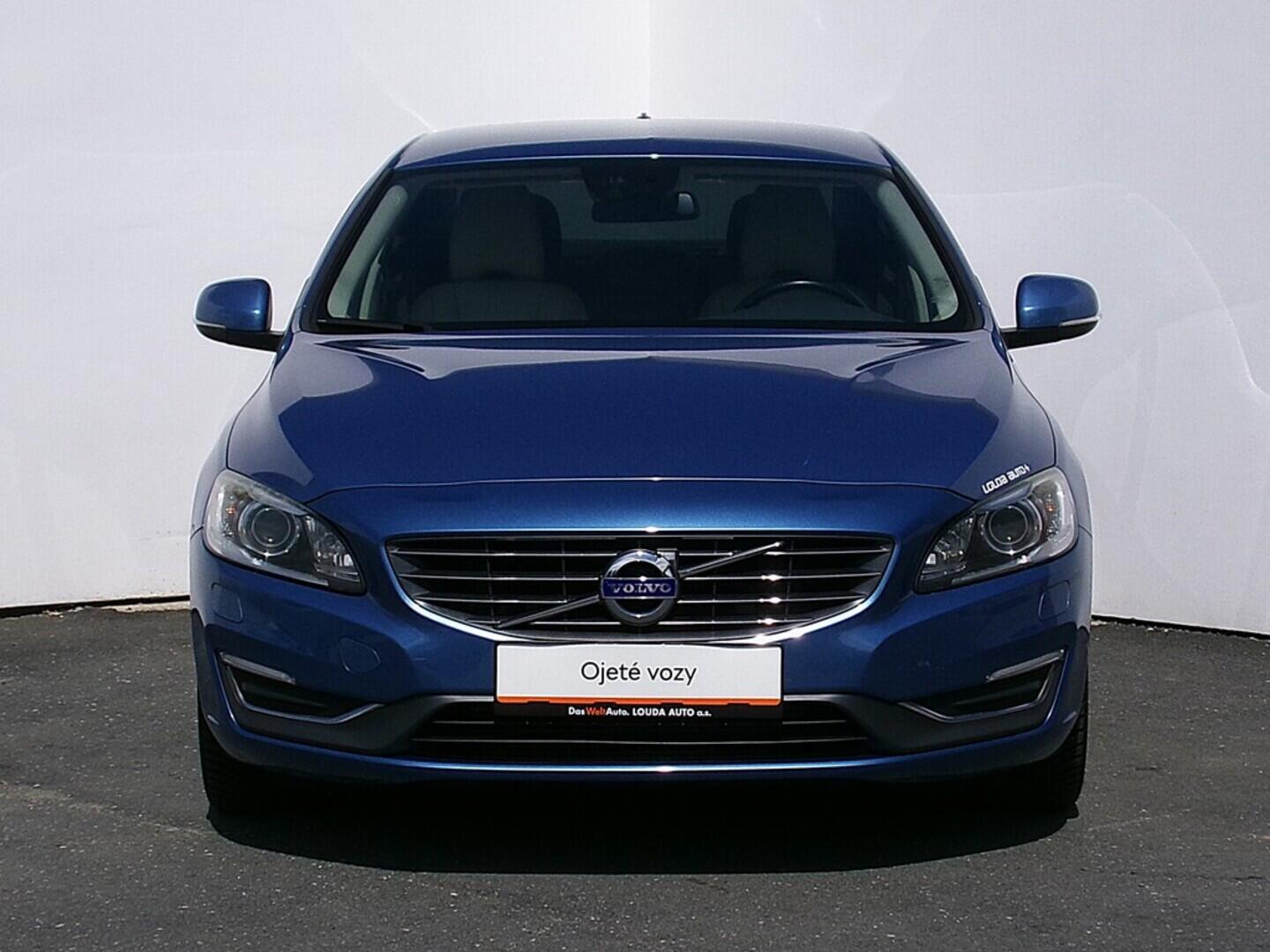 OZ190V01472_13.webp_S60 Momentum 2.4  158 kW automat, DPH