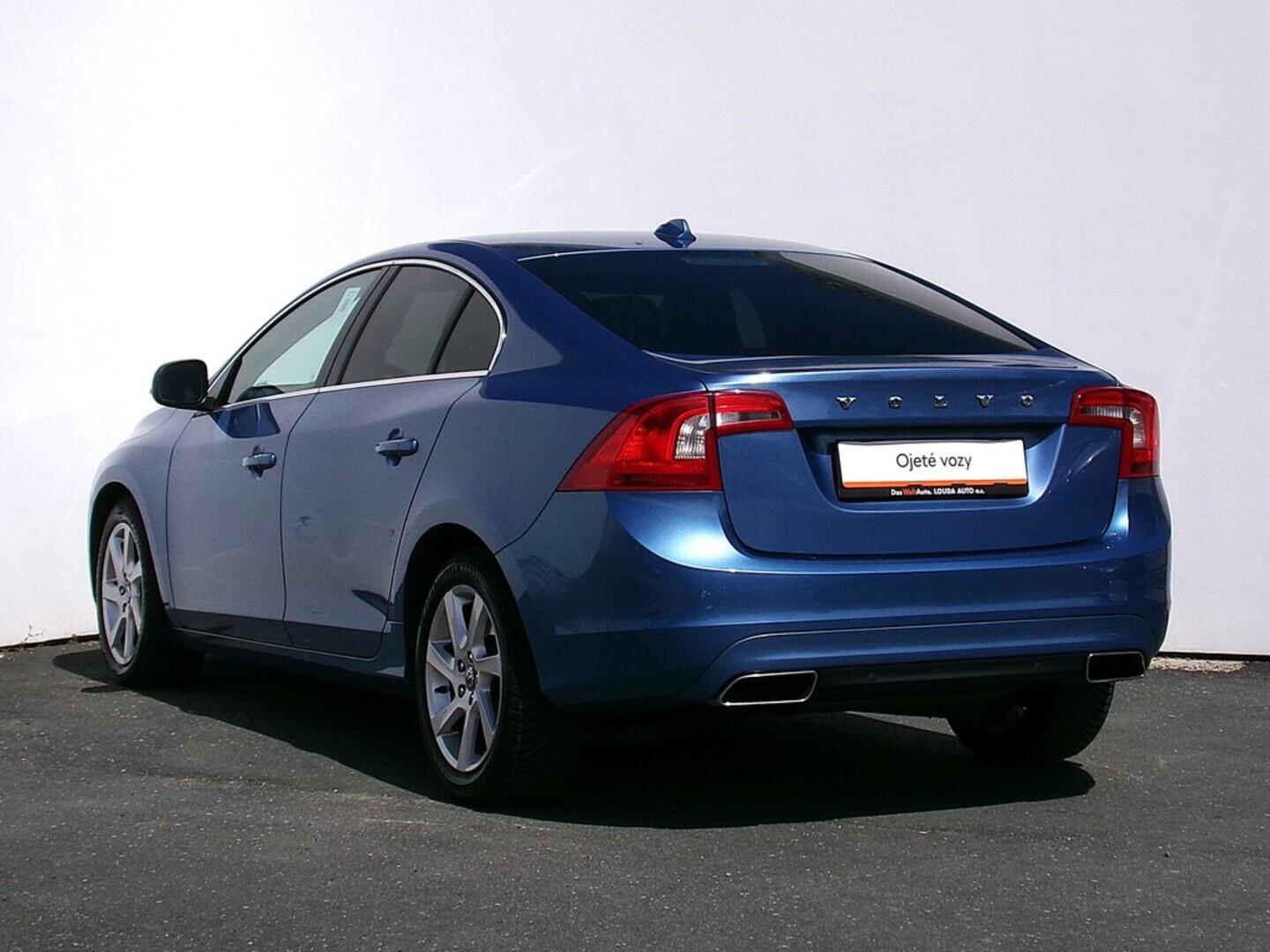 OZ190V01472_15.webp_S60 Momentum 2.4  158 kW automat, DPH