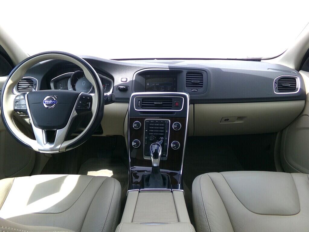 OZ190V01472_18.webp_S60 Momentum 2.4  158 kW automat, DPH