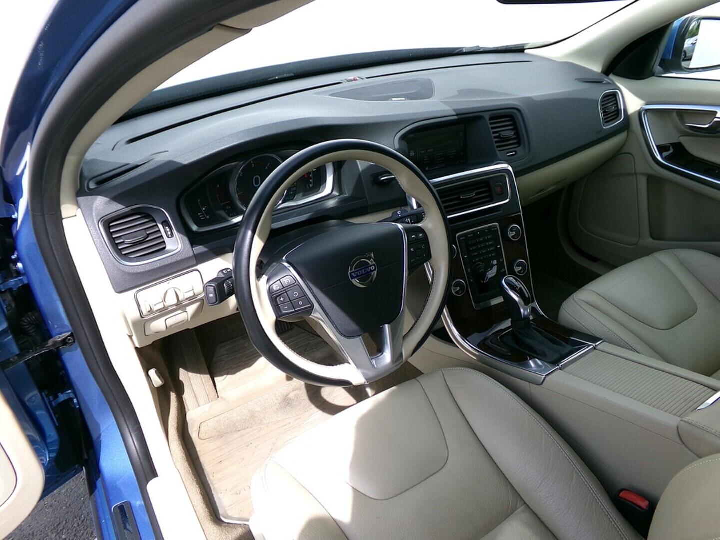 OZ190V01472_19.webp_S60 Momentum 2.4  158 kW automat, DPH