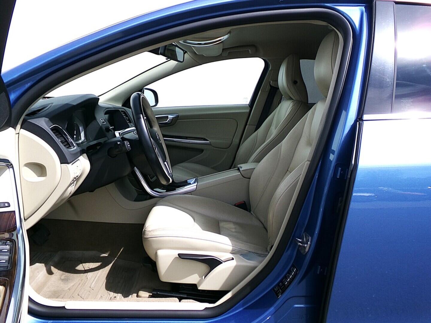 OZ190V01472_20.webp_S60 Momentum 2.4  158 kW automat, DPH