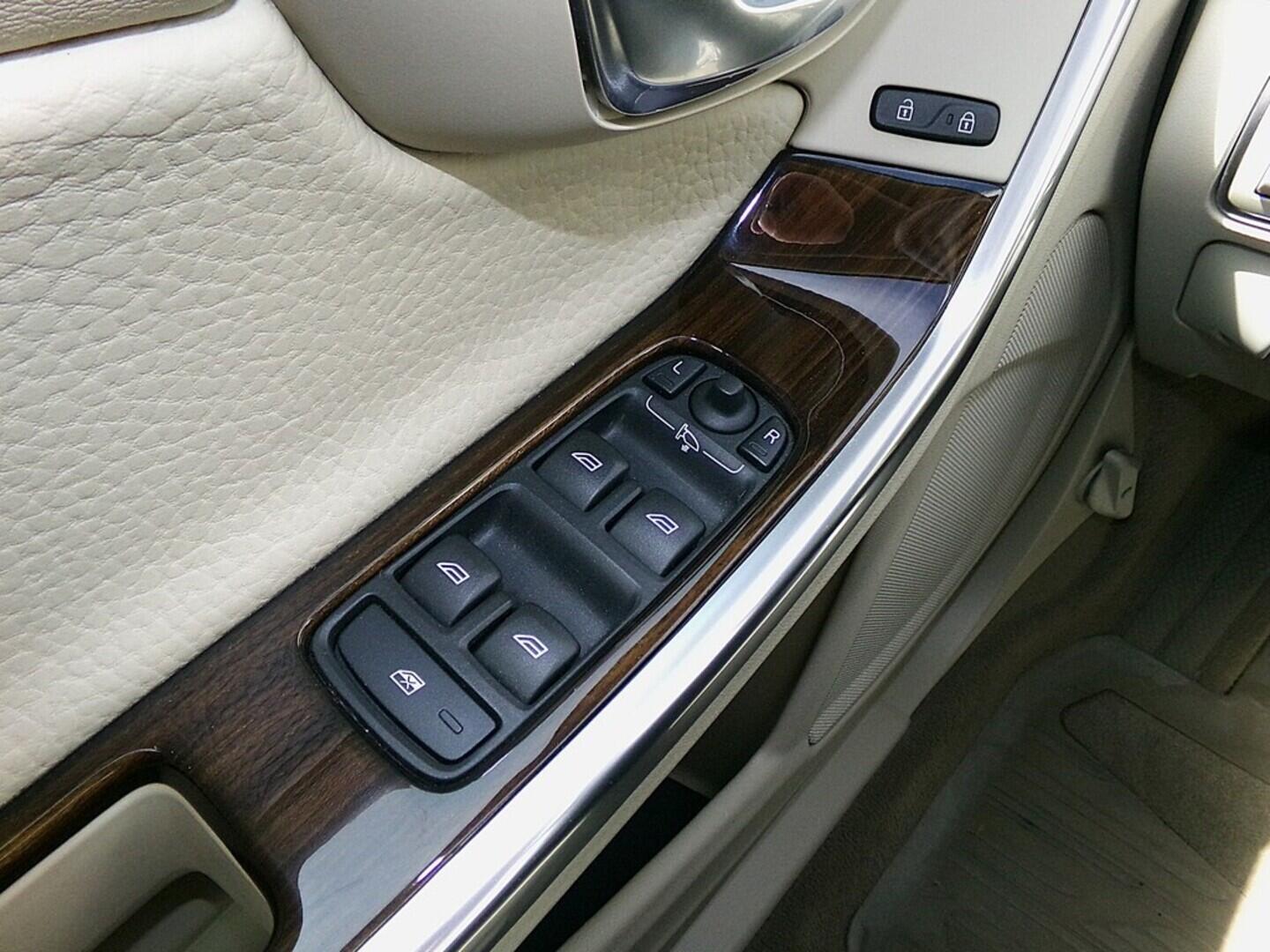 OZ190V01472_21.webp_S60 Momentum 2.4  158 kW automat, DPH