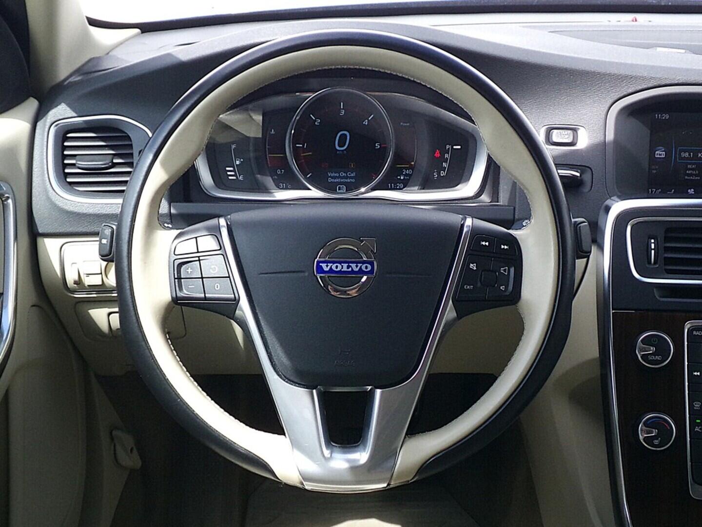 OZ190V01472_22.webp_S60 Momentum 2.4  158 kW automat, DPH