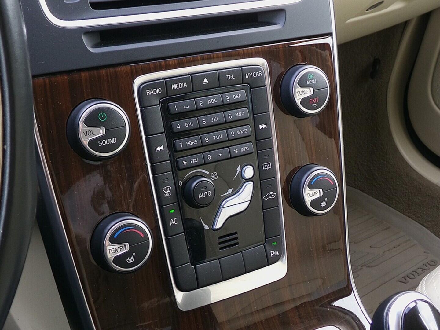 OZ190V01472_26.webp_S60 Momentum 2.4  158 kW automat, DPH