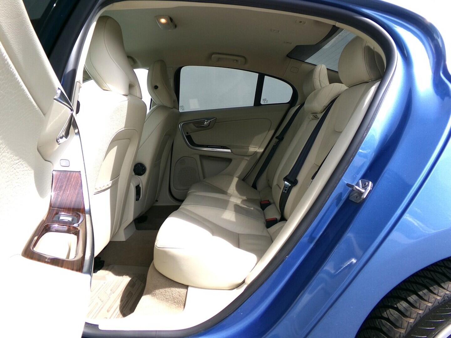 OZ190V01472_28.webp_S60 Momentum 2.4  158 kW automat, DPH