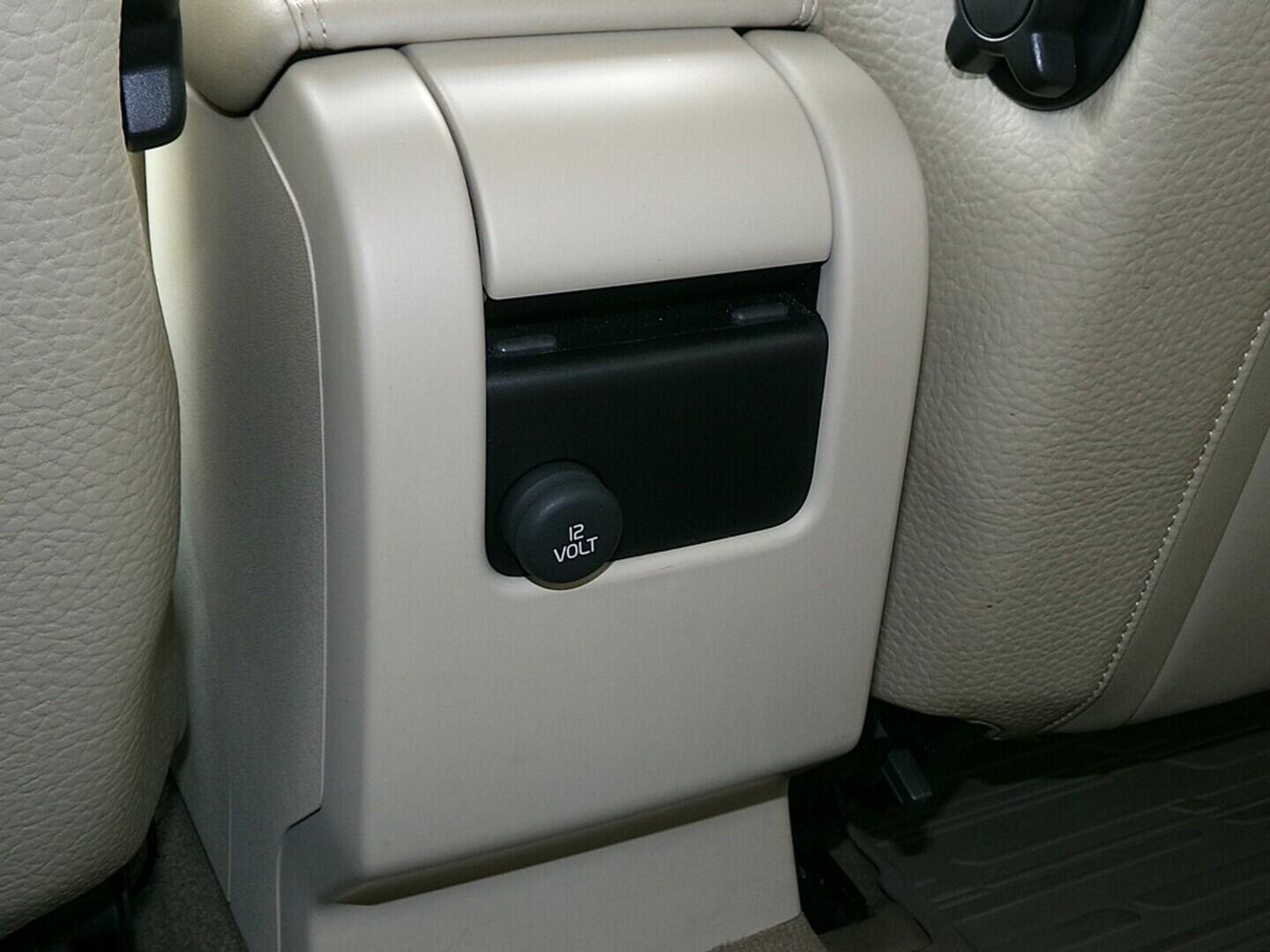 OZ190V01472_29.webp_S60 Momentum 2.4  158 kW automat, DPH