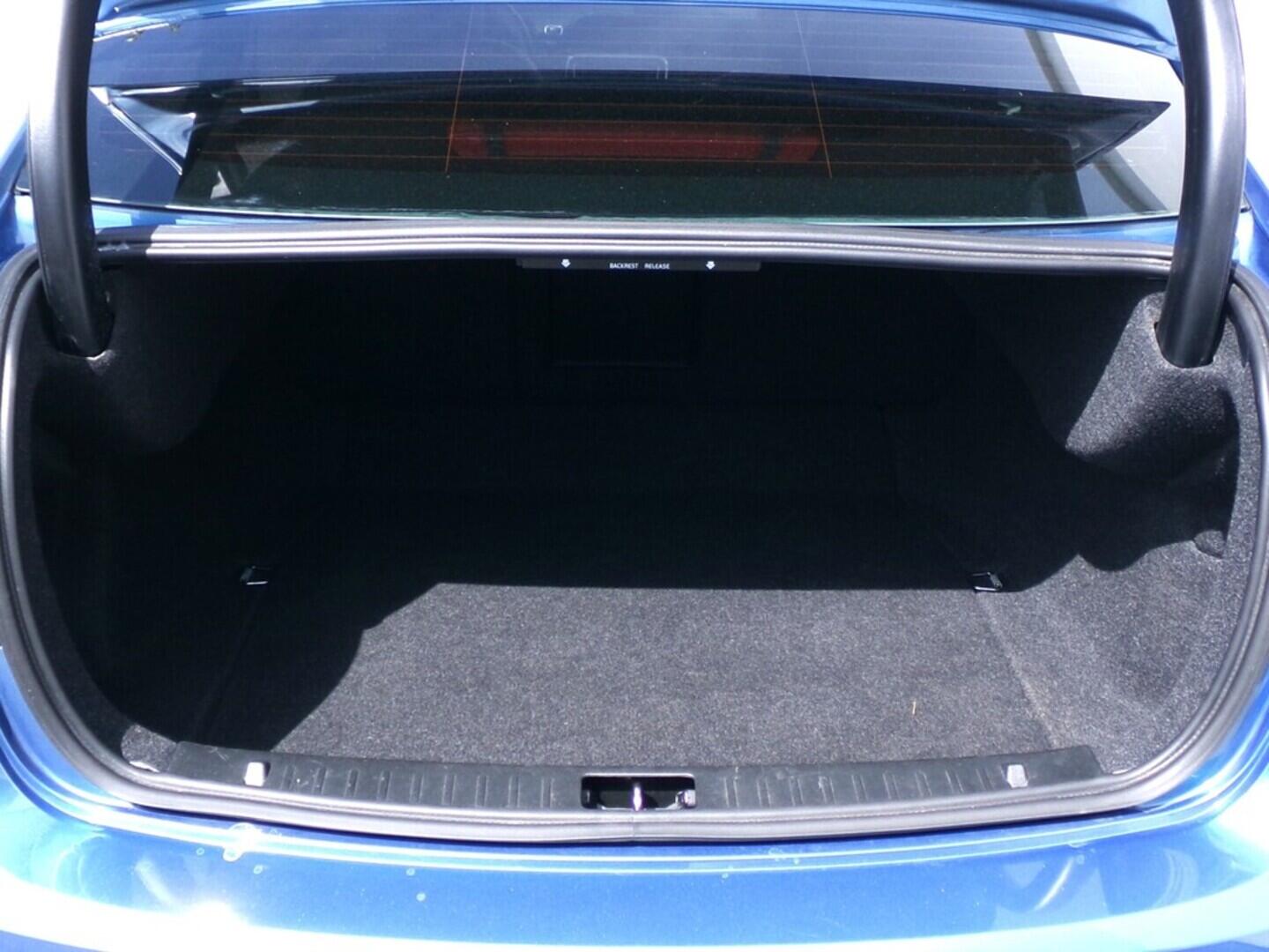 OZ190V01472_30.webp_S60 Momentum 2.4  158 kW automat, DPH