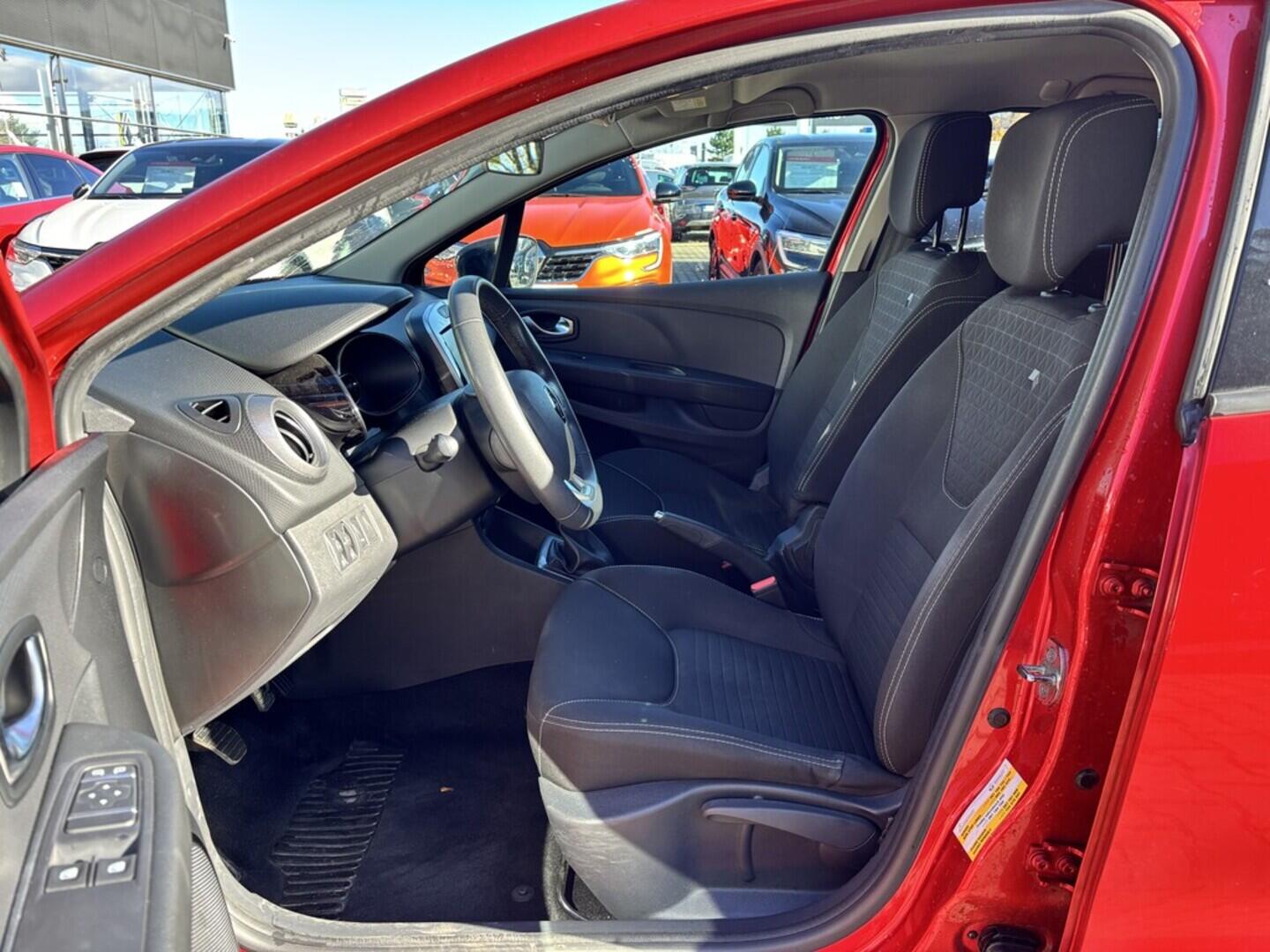 OZ190V01474_18.webp_CLIO limited 0.9 TCe 66 kW manuál