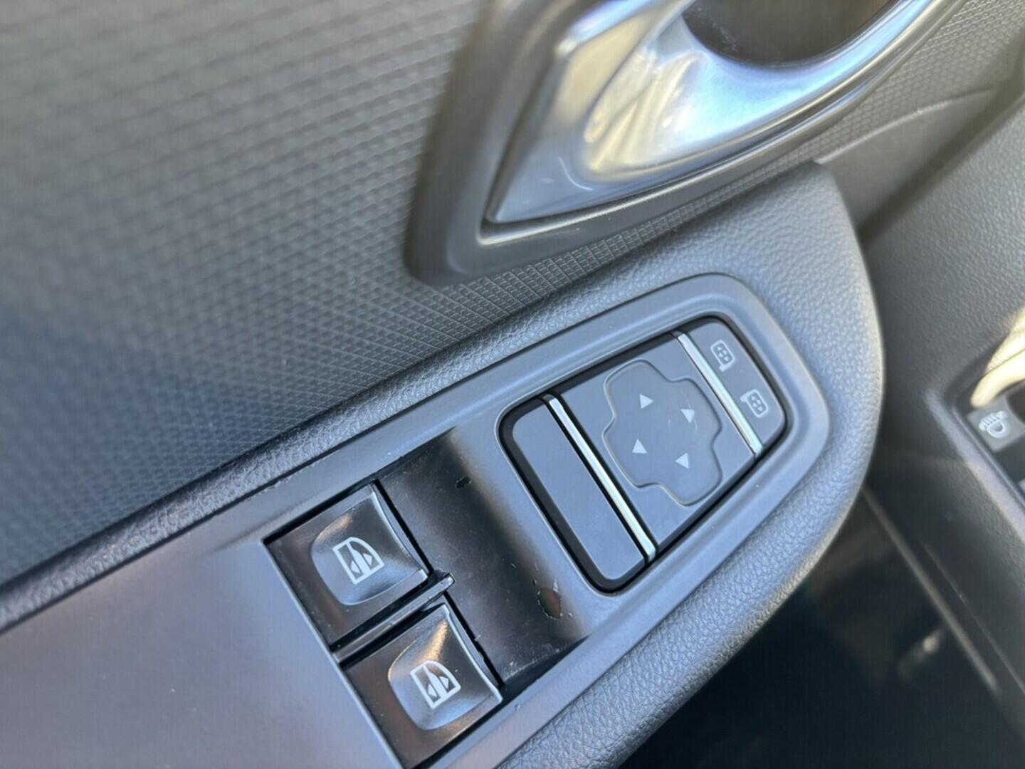 OZ190V01474_21.webp_CLIO limited 0.9 TCe 66 kW manuál