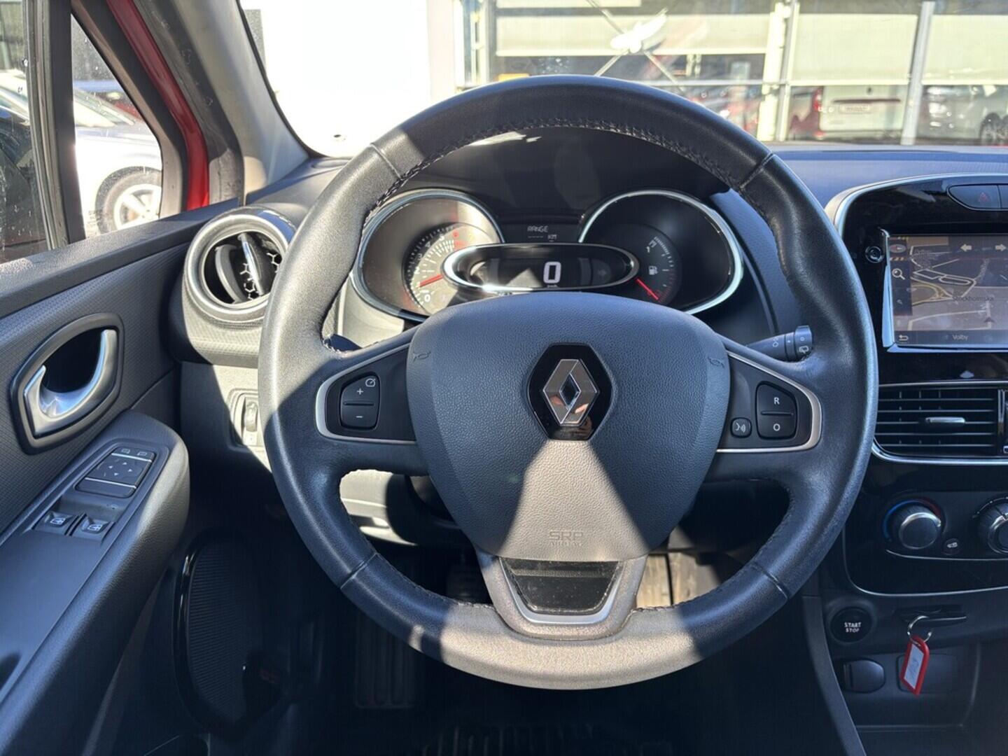 OZ190V01474_22.webp_CLIO limited 0.9 TCe 66 kW manuál