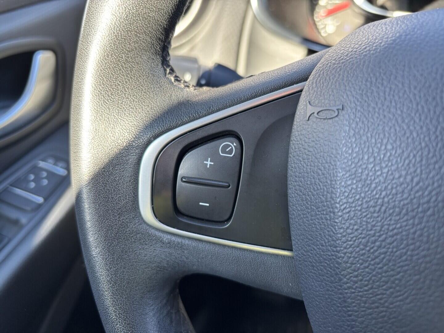 OZ190V01474_25.webp_CLIO limited 0.9 TCe 66 kW manuál