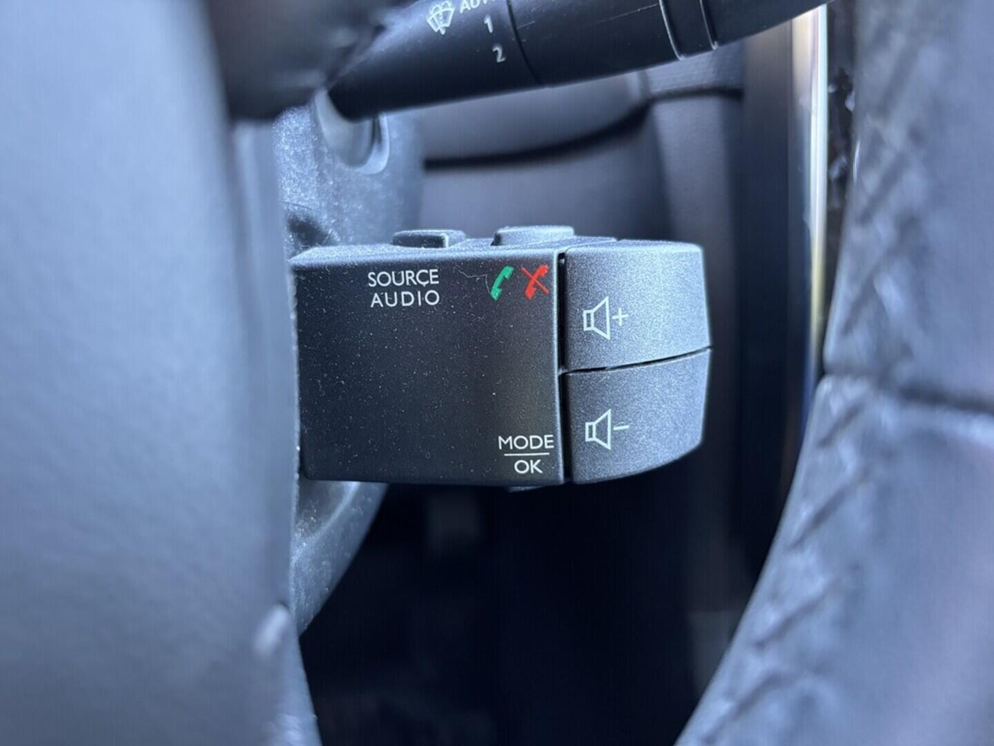 OZ190V01474_27.webp_CLIO limited 0.9 TCe 66 kW manuál