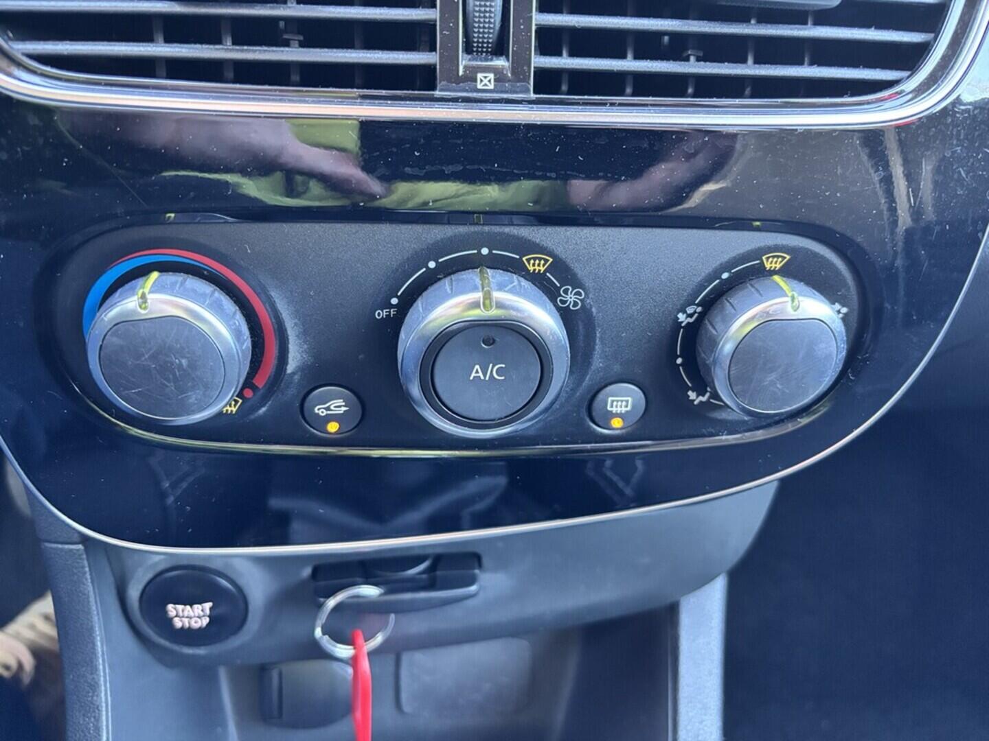 OZ190V01474_32.webp_CLIO limited 0.9 TCe 66 kW manuál