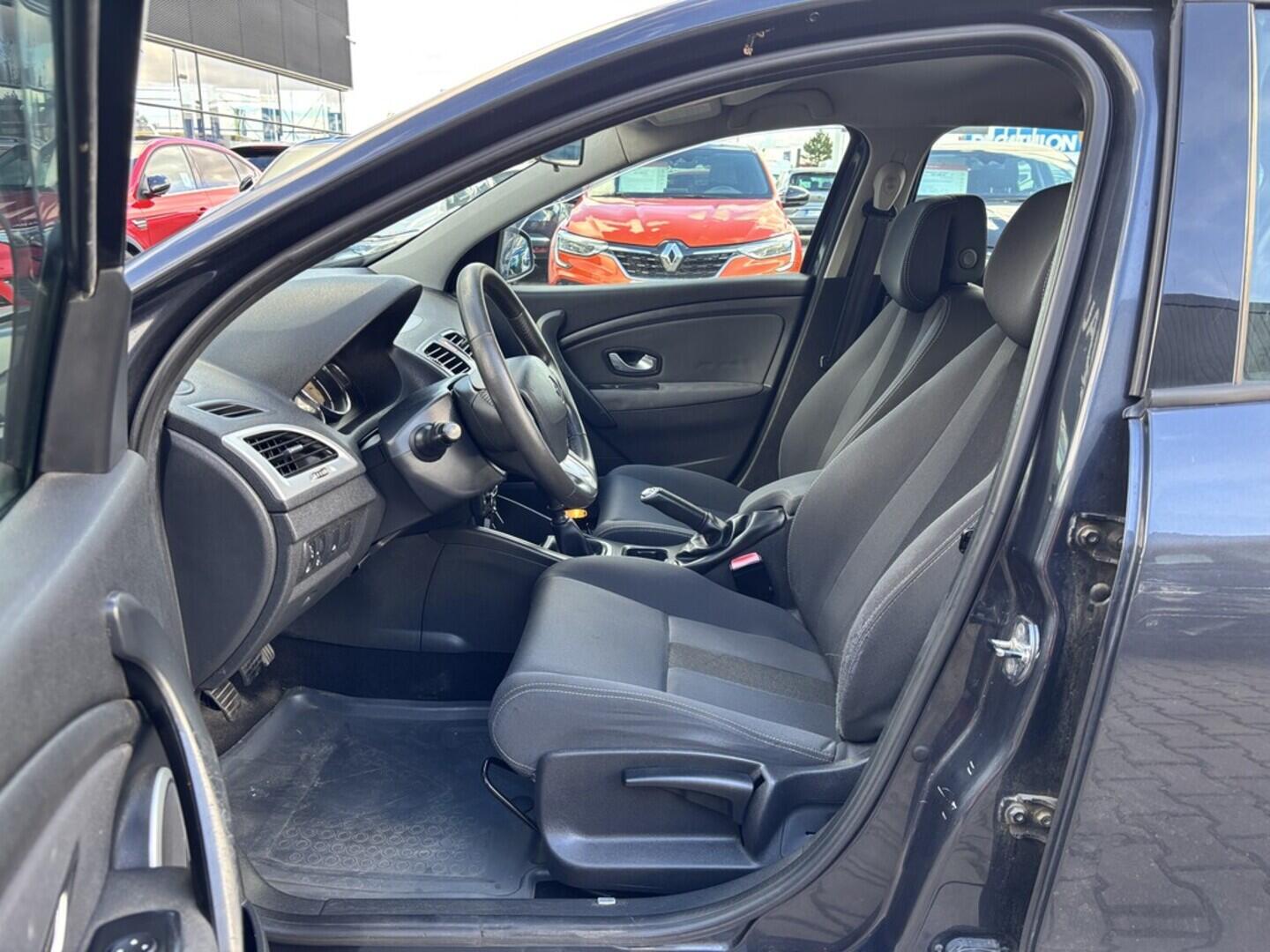 OZ190V01475_18.webp_MÉGANE  1.6  81 kW manuál