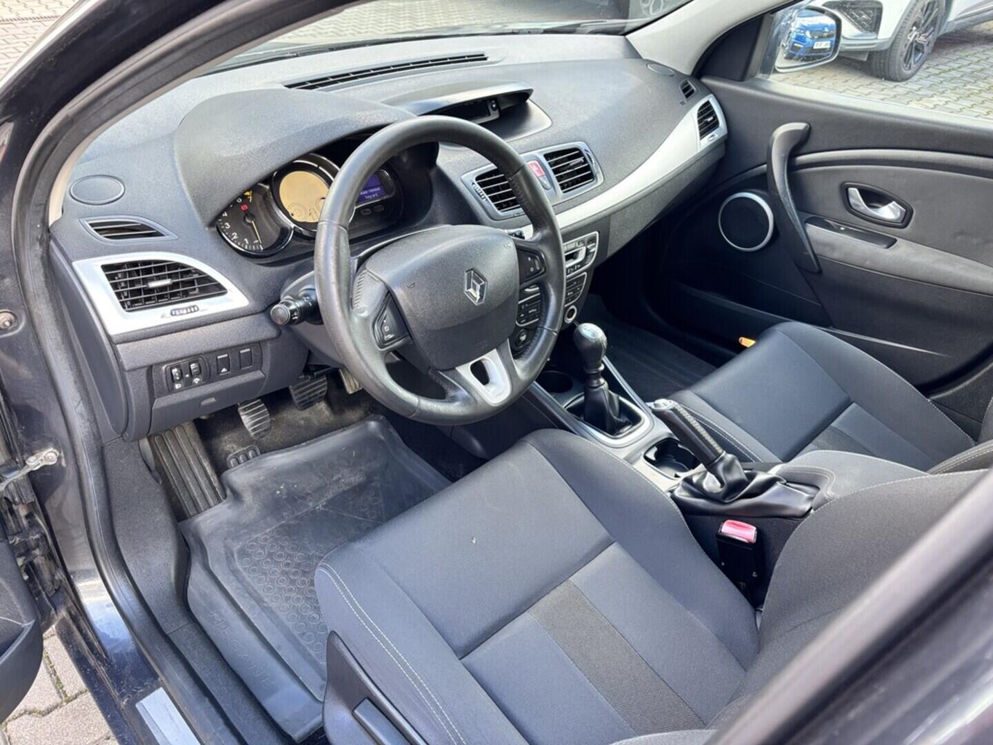 OZ190V01475_19.webp_MÉGANE  1.6  81 kW manuál