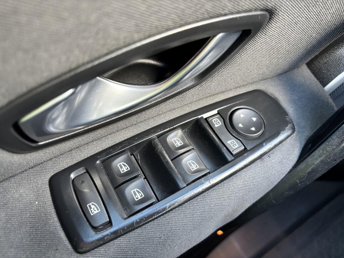 OZ190V01475_21.webp_MÉGANE  1.6  81 kW manuál