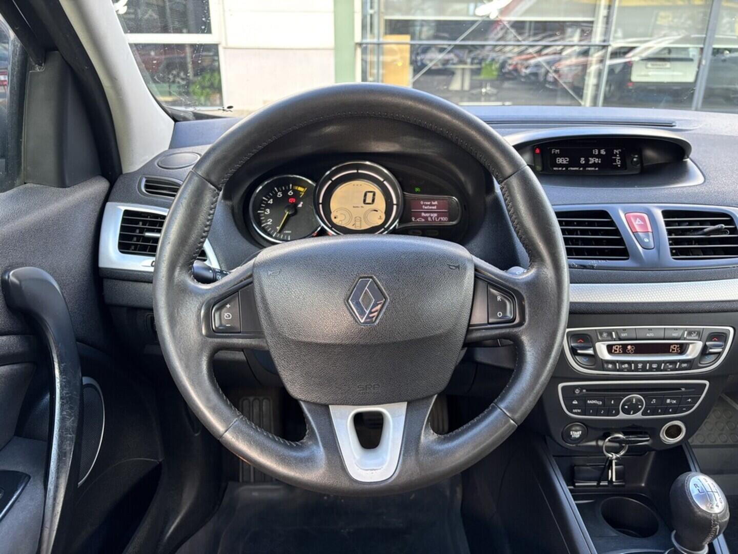 OZ190V01475_22.webp_MÉGANE  1.6  81 kW manuál