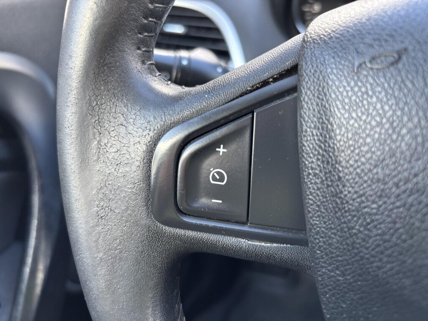 OZ190V01475_25.webp_MÉGANE  1.6  81 kW manuál